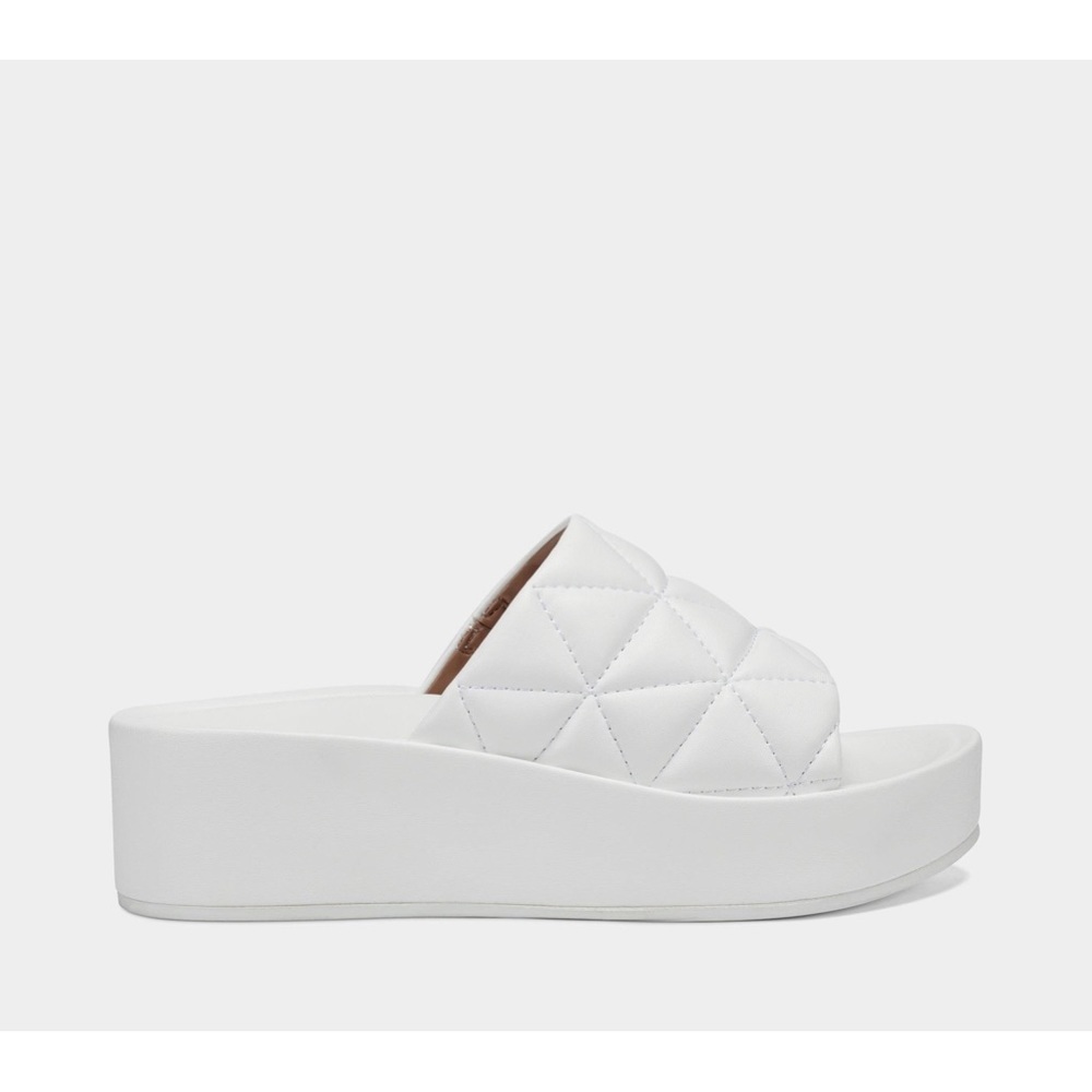 New Aerosoles Dayna White Quilted Platform Slide Sandals